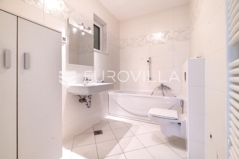 Zagreb, Gajnice, jedinstven kompleks dvije, zgrade novije gradnje po 700 m² s okućnicom 10.000 m² - 8