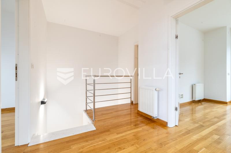 Zagreb, Gajnice, jedinstven kompleks dvije, zgrade novije gradnje po 700 m² s okućnicom 10.000 m² - 9