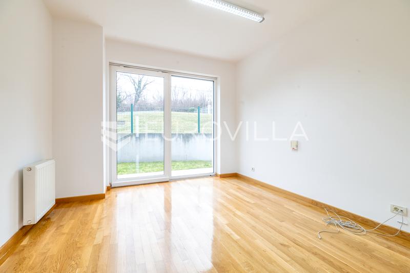 Zagreb, Gajnice, jedinstven kompleks dvije, zgrade novije gradnje po 700 m² s okućnicom 10.000 m² - 5