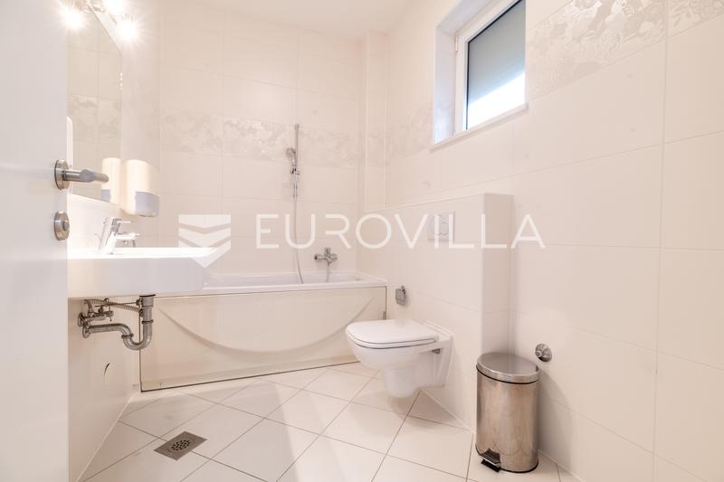Zagreb, Gajnice, jedinstven kompleks dvije, zgrade novije gradnje po 700 m² s okućnicom 10.000 m² - 22