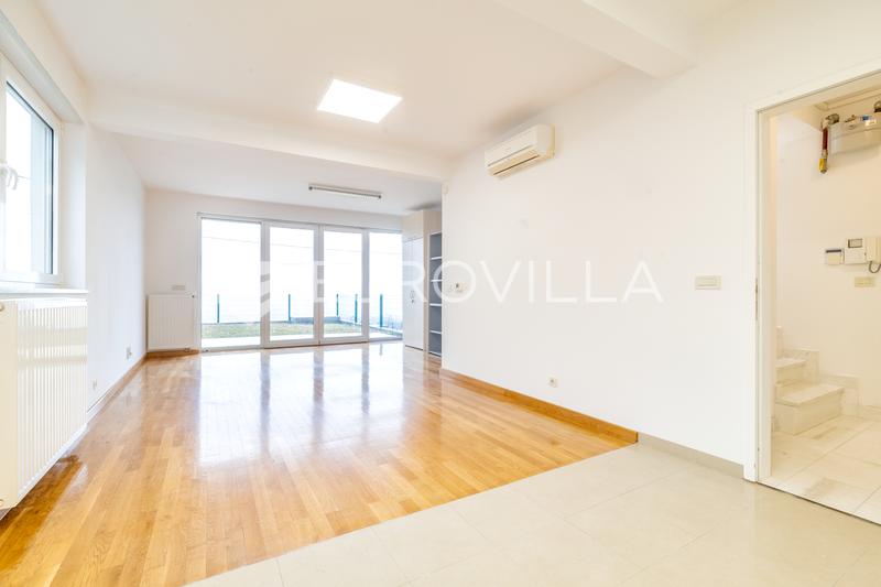 Zagreb, Gajnice, jedinstven kompleks dvije, zgrade novije gradnje po 700 m² s okućnicom 10.000 m² - 3