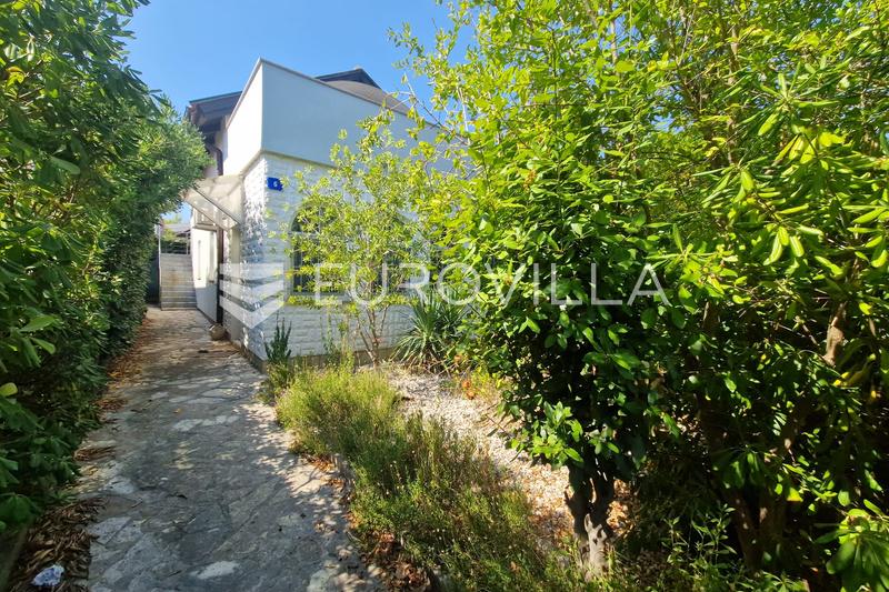 Zadar, Vir, vrijstaand huis met veel potentieel - 15