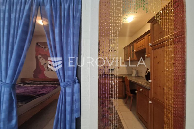 Zadar, Vir, vrijstaand huis met veel potentieel - 14