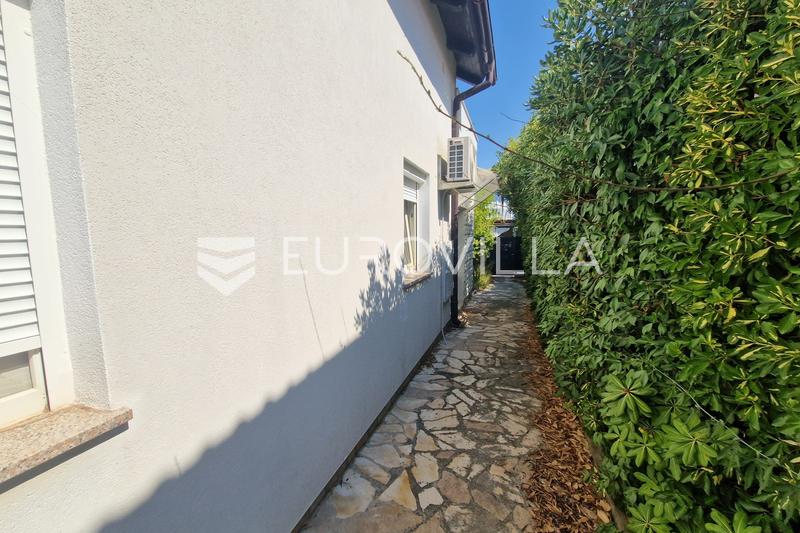 Zadar, Vir, vrijstaand huis met veel potentieel - 28