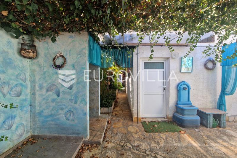 Zadar, Vir, vrijstaand huis met veel potentieel - 25