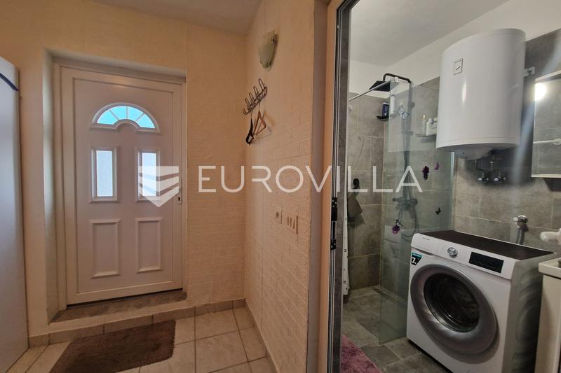 Zadar, Vir, vrijstaand huis met veel potentieel - 21