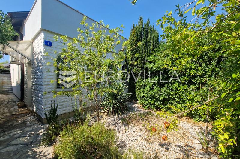 Zadar, Vir, vrijstaand huis met veel potentieel - 30