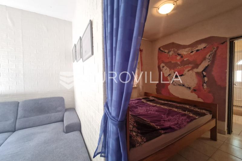 Zadar, Vir, vrijstaand huis met veel potentieel - 17