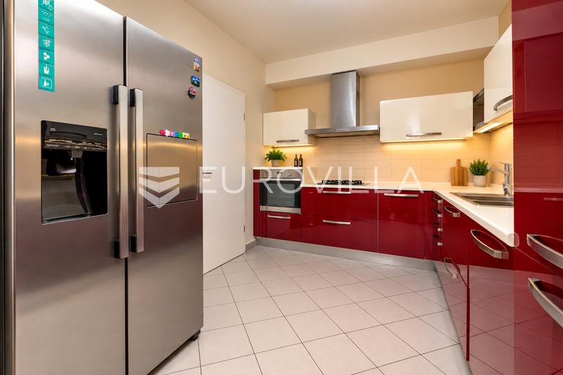 Rijeka, Martinkovac, prekrasan trosoban stan 95 m², pogled na more - 9