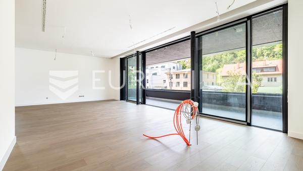 Tuškanac-Kraljevec, modern three bedroom apartment on the high ground floor 171 m² NEW BUILDING