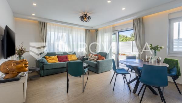 Istria, Rovinj-området - moderne nybygd leilighet med basseng og privat hage, 500 m fra sjøen