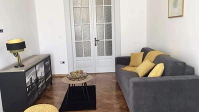 Rijeka, centar, adaptiran četverosoban stan površine 114.08 m², balkon