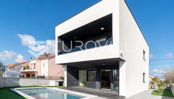Zadar, Privlaka, villa moderna con piscina, obra nueva, a 300m del mar