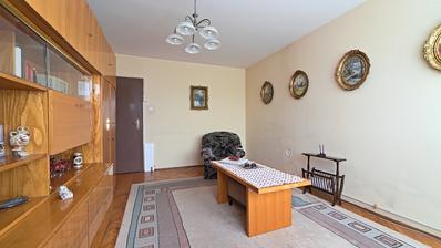 Osijek, Gornji Grad'da 71 m² alana sahip üç yatak odalı bir daire satılıktır.