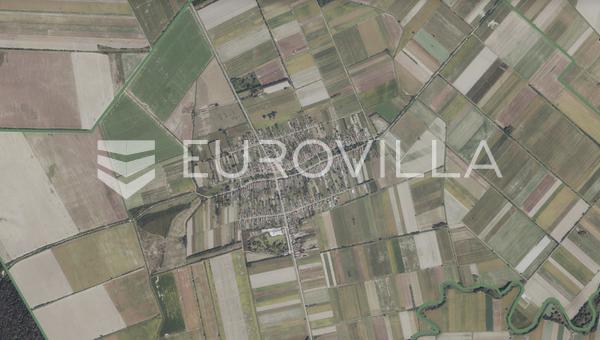 Donji Miholjac, Rakitovica - Terreno edificable en venta con un lago natural