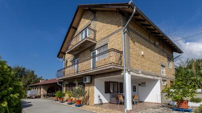 Brodsko Vinogorje, rummeligt familiehus på en 2.144 m² stor grund