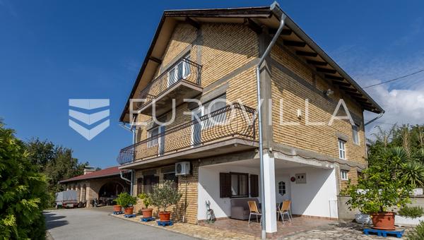 Brodsko Vinogorje, tágas családi ház 2144 m²-es telken