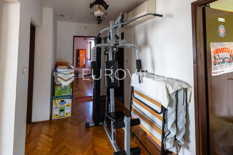 Brodsko Vinogorje, espaciosa casa familiar en una parcela de 2.144 m² - 8