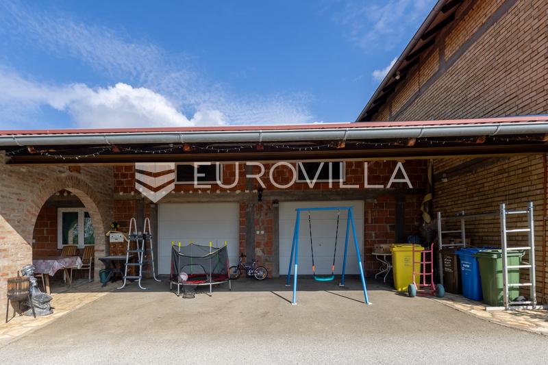 Brodsko Vinogorje, espaciosa casa familiar en una parcela de 2.144 m² - 15