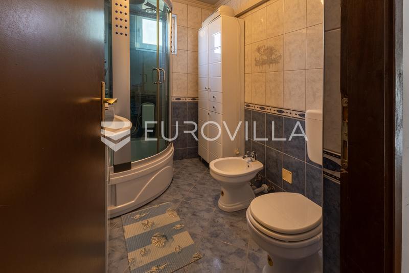 Brodsko Vinogorje, espaciosa casa familiar en una parcela de 2.144 m² - 13