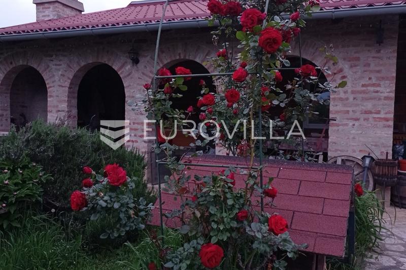 Brodsko Vinogorje, espaciosa casa familiar en una parcela de 2.144 m² - 14