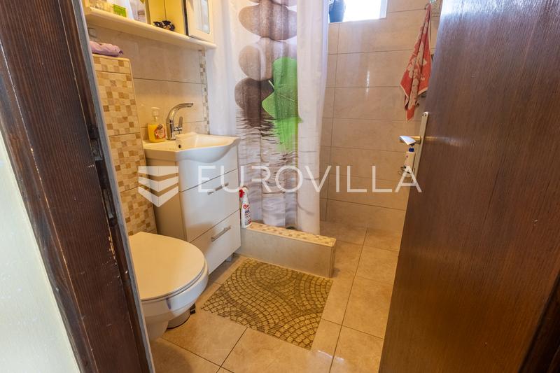 Brodsko Vinogorje, espaciosa casa familiar en una parcela de 2.144 m² - 6