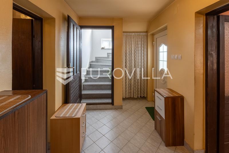 Brodsko Vinogorje, espaciosa casa familiar en una parcela de 2.144 m² - 7