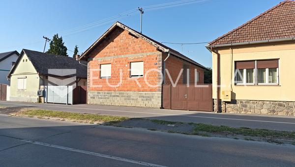 Valpovo, családi ház eladó egy további lakóépülettel az udvaron