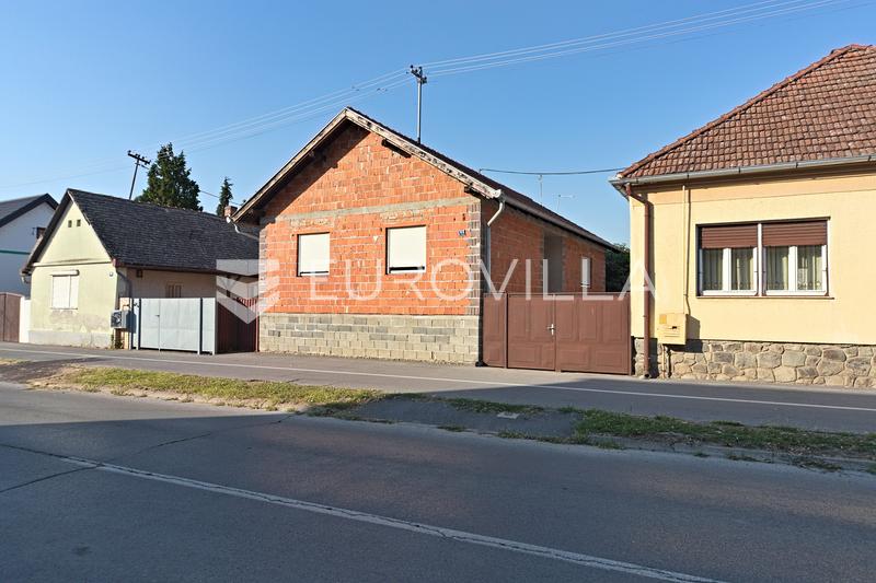 Valpovo, családi ház eladó egy további lakóépülettel az udvaron - 1