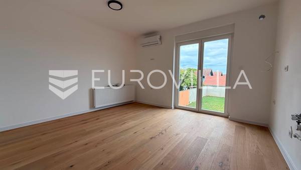 Cepin - balkonlu ve otoparklı tek yatak odalı daire, 39 m²