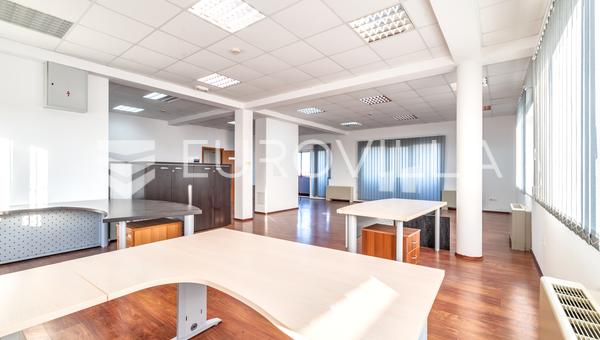 Zagreb, Lucko, kontorslokal + parkering 240 m2