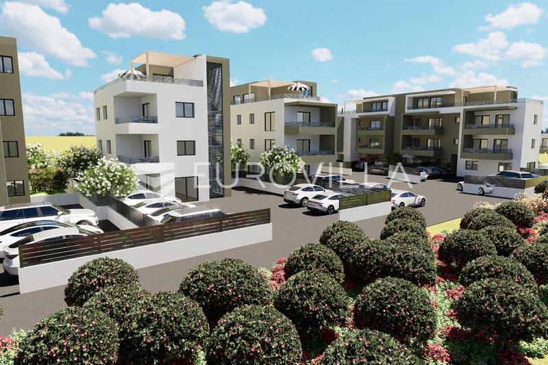 Trogir, two-bedroom apartment on the second floor with balcony and parking space