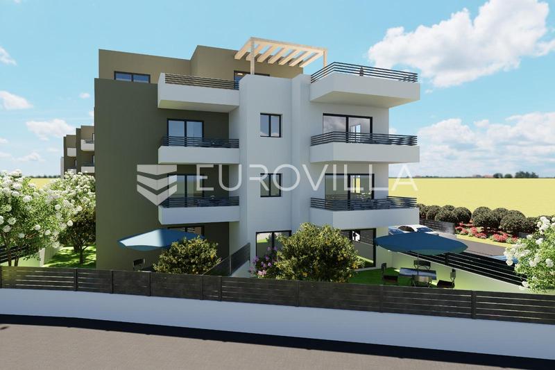 Trogir, two-bedroom apartment on the second floor with balcony and parking space