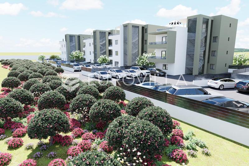 Trogir, two-bedroom apartment on the second floor with balcony and parking space