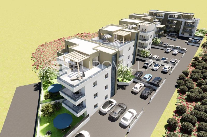 Trogir, two-bedroom apartment on the second floor with balcony and parking space