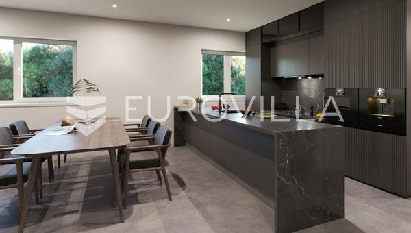 Isztria, Rovinj, kétszintes, négy hálószobás lakás 186,04 m² nettó hasznos alapterülettel, garázzsal