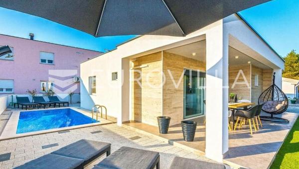 Zadar, Vir, moderna villa con piscina, a 400 m del mar