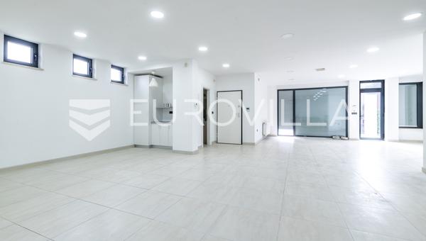 Samobor, centro, espaço comercial, área útil líquida é de 96 m²