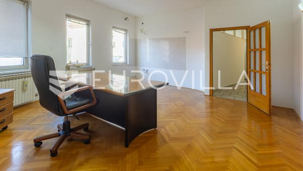 Slavonski Brod, Centro de la ciudad, apartamento de 107 m² con ático de 50 m²