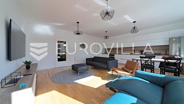 Osijek, Bosutsko Naselje - Volledig gemeubileerd vierkamerappartement, 118 m², met parkeerplaats