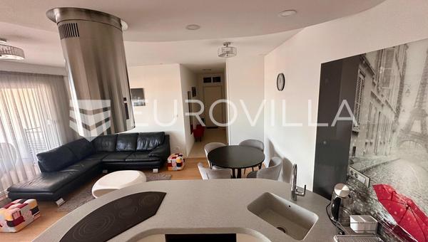 Split, Žnjan, ekskluzivan penthouse s prostranom terasom i lijepim pogledom na more