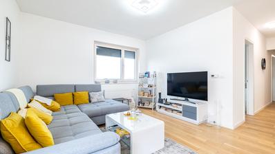 Zagreb, Dubrava, excelente apartamento de três quartos com lugar de estacionamento em garagem, 89 m²