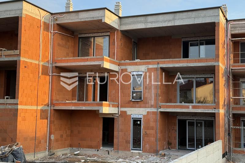 Pula, Valdebek - three-bedroom apartment in a new building, 1st floor, 61.50 m² - excellent location