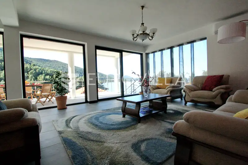 Korčula, elegantna vila na izuzetno lijepoj poziciji uz more 37