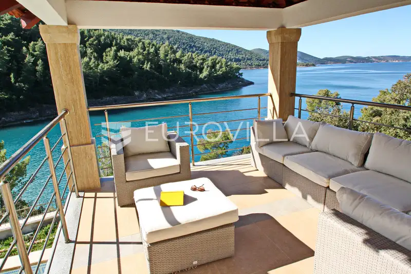 Korčula, elegantna vila na izuzetno lijepoj poziciji uz more 30
