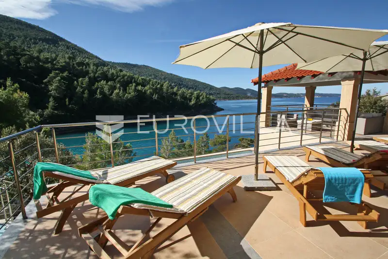 Korčula, elegantna vila na izuzetno lijepoj poziciji uz more 26