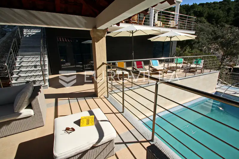 Korčula, elegantna vila na izuzetno lijepoj poziciji uz more 32
