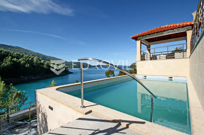 Korčula, elegantna vila na izuzetno lijepoj poziciji uz more 33
