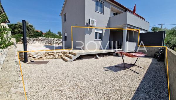Vir - Přízemní byt s terasou a zahradou