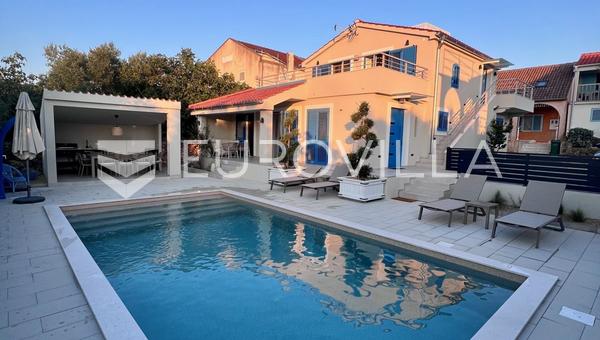 Pasman Zdrelac, hermosa casa con piscina en estilo mediterráneo
